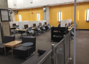 Área de lectura y laboratorio de computación en el primer piso