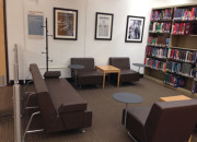 Área de la sala de lectura del primer piso
